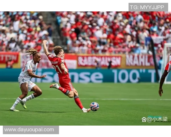 英超惊现冷门拜仁4-0大胜本菲卡红牌事件引发全场热议