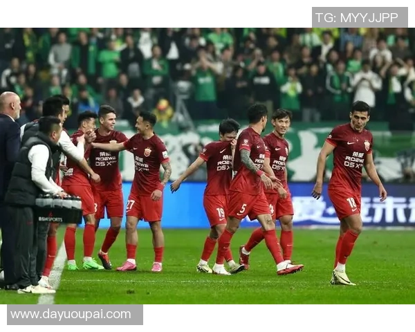 中超精彩对决莱比锡与巴黎圣日耳曼战成平局绝杀瞬间引发全场狂欢